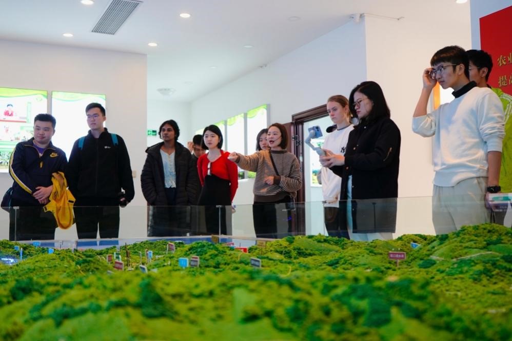 20231125-发现中国智慧,洞察中国发展——2023年我院“洞察中国”全球胜任力社会实践纪实-“洞察中国”福建实践支队-“洞察中国”福建实践支队赴宁德市九都水土保持科技示范园调研.jpg
