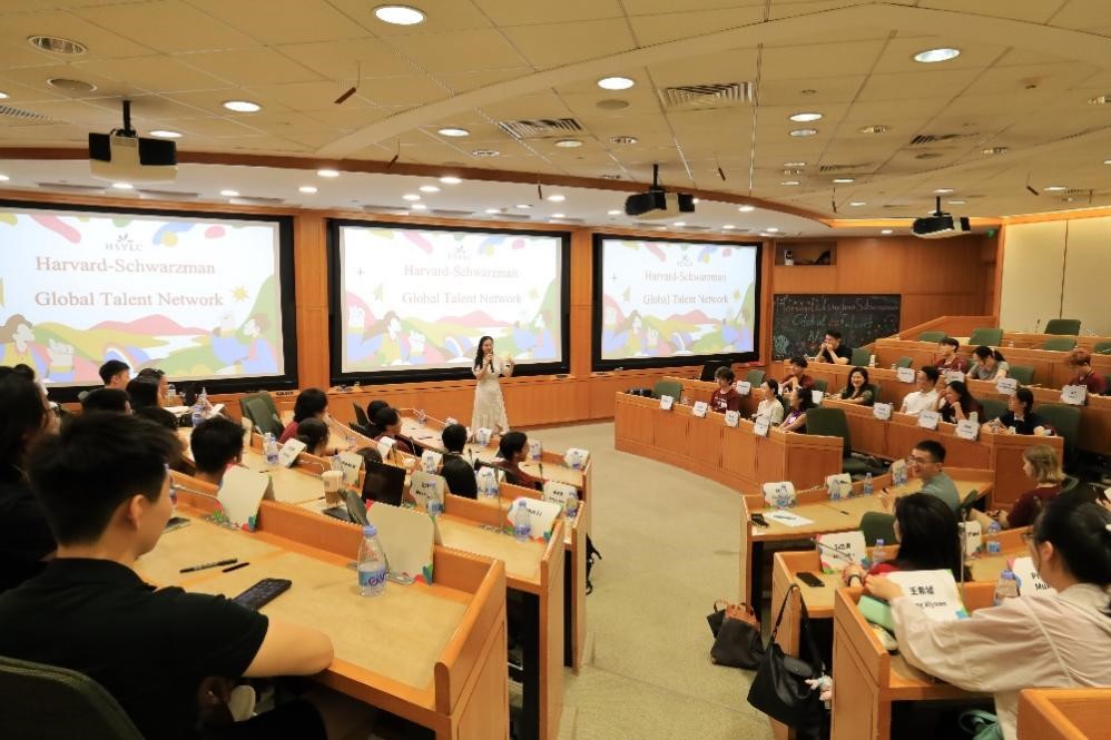 20240812-清华哈佛交流-威尼斯9499登录入口苏世民书院校友与哈佛青年学者在哈佛中心(上海)案例研究教室进行分享交流-无.jpg