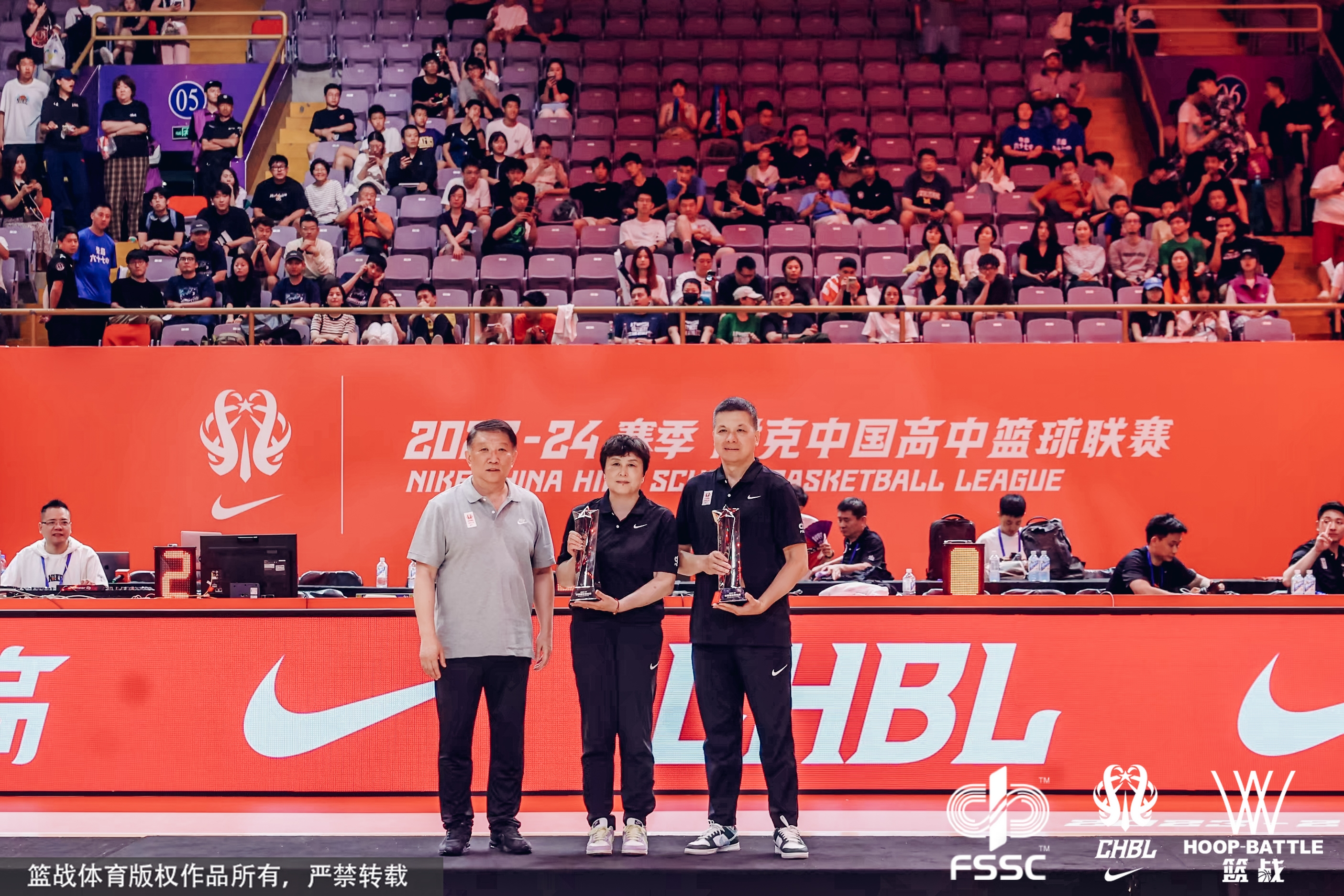 王丽获得最佳教练员.jpg