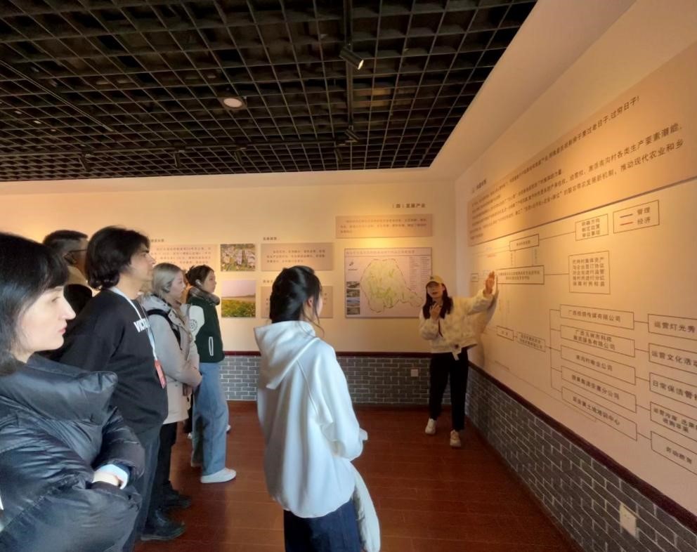 20231118-发现中国智慧,洞察中国发展——2023年我院“洞察中国”全球胜任力社会实践纪实-“洞察中国”陕西实践支队-“洞察中国”陕西实践支队赴延安市南沟生态农业示范园区调研.jpg