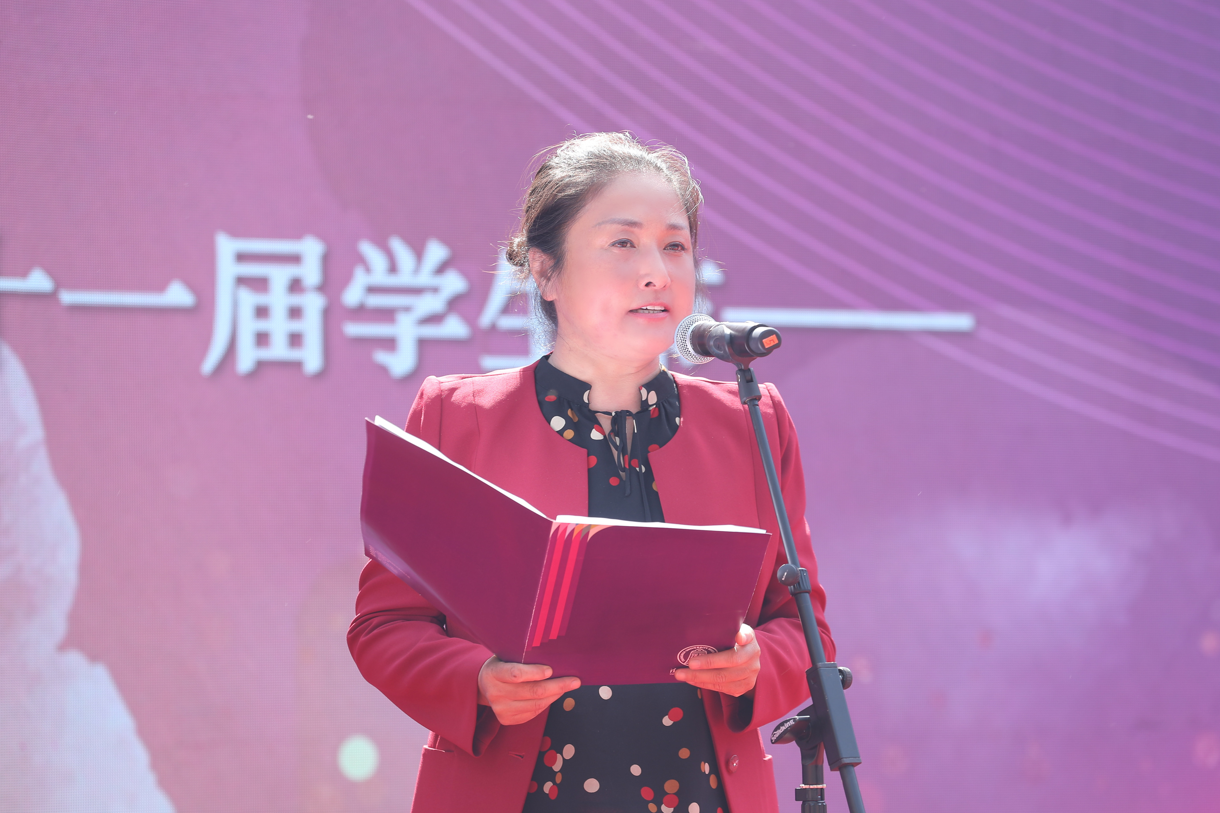 图4清华附中校长方妍致辞.jpg