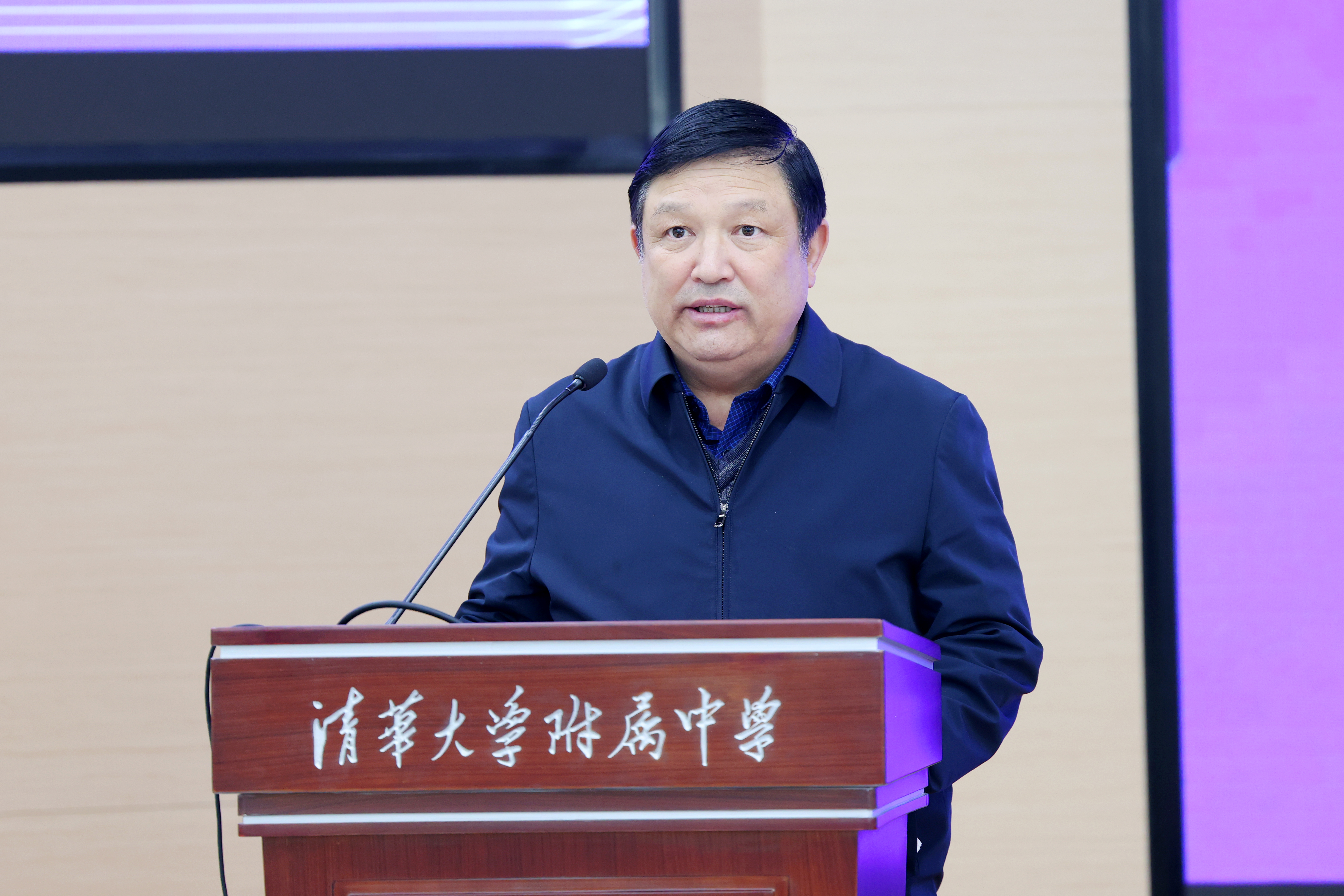 01 甘肃省民委党组成员、副主任海占德发言.JPG