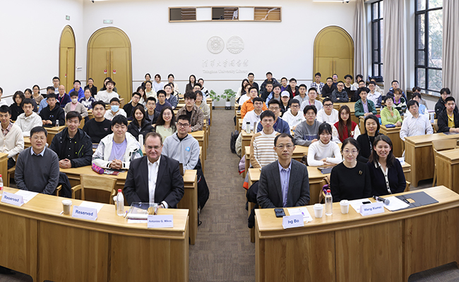 【】20240314-美国国家工程院院士、美国国家医学院院士、中国工程院外籍院士安东尼奥·米克斯做客清华海外名师讲堂++讲述“组织工程中用于生物分子和细胞输送的生物材料”-书院管理中心-讲座现场.jpg